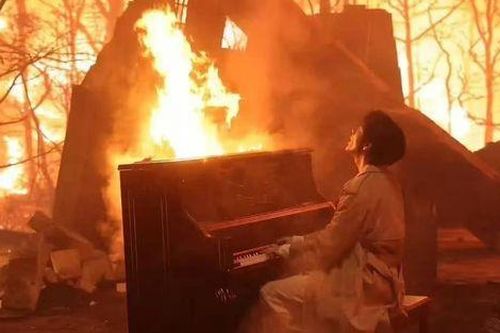Vương Lực Hoành gây tranh cãi khi đốt cháy đàn piano để quay MV