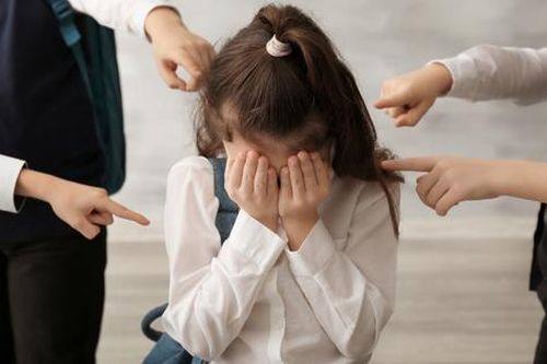 Cha mẹ cần giúp con cảm thấy 'không đơn độc' trong hành trình chống lại bạo lực