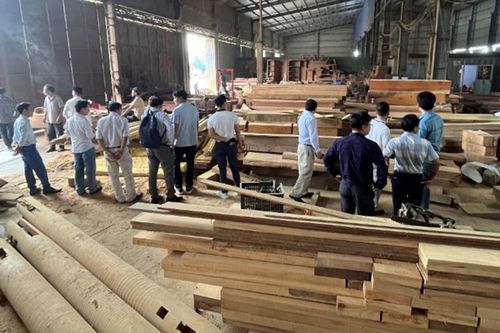 'Mặc áo mới' cho sản phẩm của các làng nghề gỗ