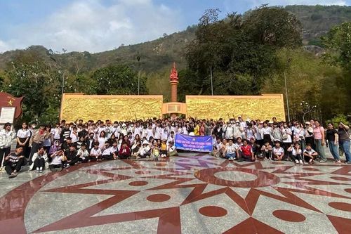 Về nguồn học lịch sử