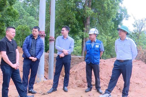 Mường Ảng phấn đấu cấp điện cho bản Chan I, Pơ Mu trước ngày 30/4