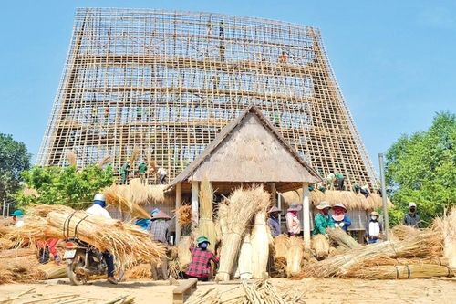 Bảo tồn văn hóa từ chuyện làng làm nhà rông