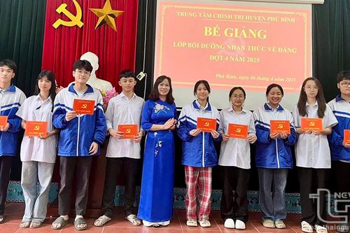 Phú Bình: Kết nạp 927 quần chúng vào Đảng