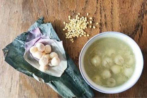 Tản mạn về sen Huế
