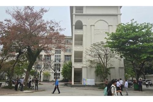 Công an vào cuộc vụ rơi lan can khiến 3 nữ sinh ở Nghệ An bị thương