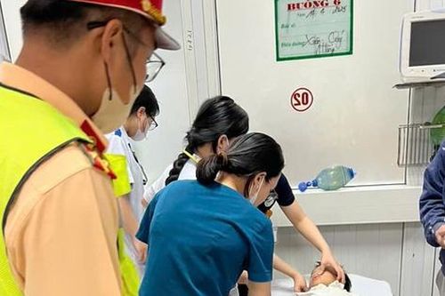 CSGT kịp thời hỗ trợ đưa cháu bé có dấu hiệu ngưng thở tới bệnh viện