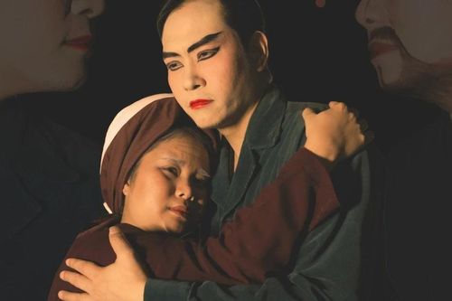 'Tình mẹ' và lời nhắc nhở về giá trị độc lập