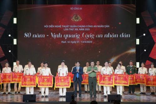 Công diễn tiết mục xuất sắc tại Hội diễn nghệ thuật quần chúng CAND lần thứ XIII khu vực 3