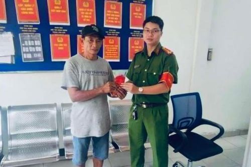 Người đàn ông bán bánh mì không tham của rơi