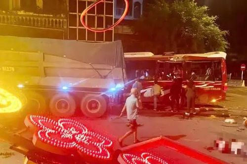 Tai nạn liên hoàn khiến hơn 20 người bị thương
