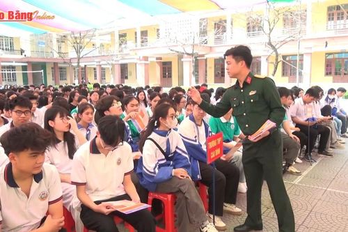 Chú trọng công tác tư vấn, hướng nghiệp cho học sinh lớp 12