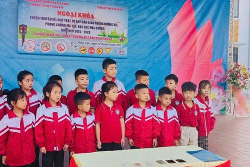 Tuyên truyền, phổ biến giáo dục pháp luật cho hơn 500 học sinh