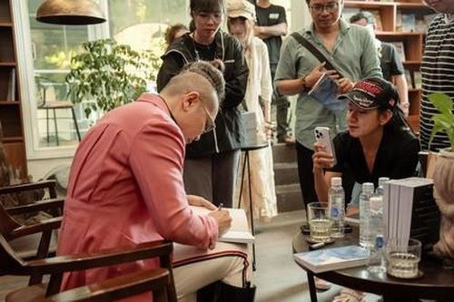 Hồi ký 'Hành trình về phương Sao' lan tỏa tình yêu quê hương
