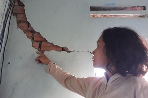 Vụ 10 năm chờ đền bù do thi công đường làm nứt nhà: Hướng dẫn các hộ dân kiện ra tòa