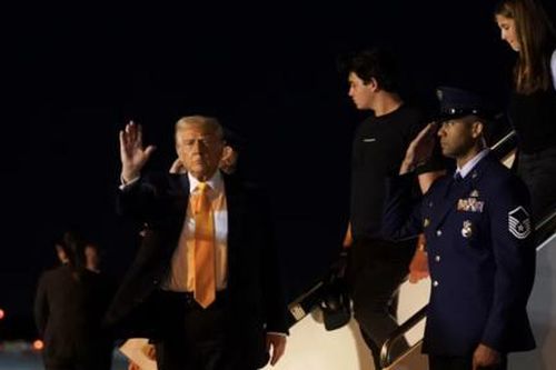 Nhà Trắng tuyên bố tổng thống Donald Trump 'sức khỏe tuyệt vời'