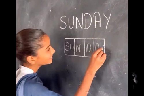 Trong 15 giây đố bạn xếp chữ SUNDAY vào 4 ô vuông