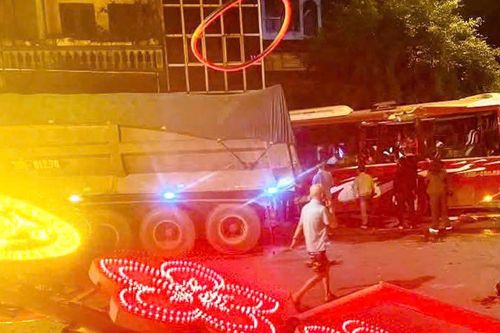 Tai nạn liên hoàn trong đêm ở Thanh Hóa, hơn 20 người bị thương