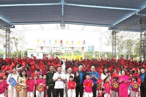Giao lưu nhân chứng lịch sử tại Trường Tiểu học Phú Diễn