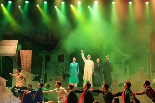 12 nhà hát tưng bừng biểu diễn mừng 50 năm đất nước thống nhất