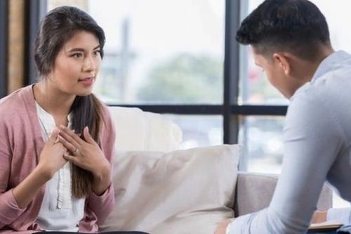 Chồng giàu có một tháng kiếm hơn 100 triệu nhưng nhất quyết ở thuê không mua nhà, vợ tính kế phòng thân