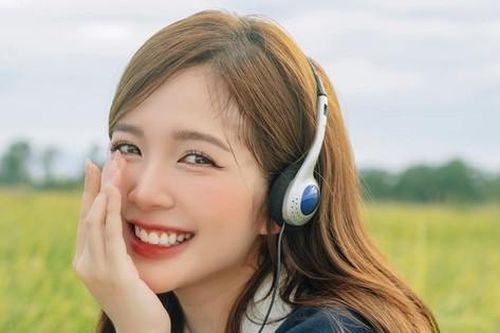 Phim giờ vàng VTV có mỹ nhân trẻ mãi không già, so tuổi với bạn diễn càng sốc