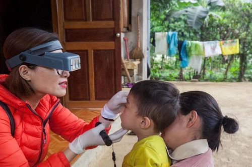 Việt Nam chính thức thanh toán bệnh mắt hột