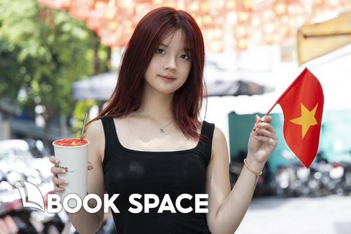 Cà phê sách nhuộm sắc cờ đỏ sao vàng