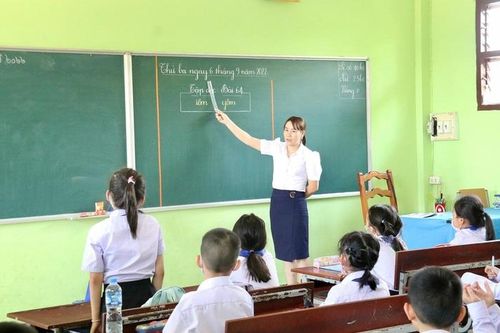 Đề xuất định mức kinh phí cho giáo viên Việt Nam sang dạy tiếng Việt tại Lào