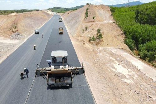 Trong dịp 30/4, thông xe 5 tuyến cao tốc trọng điểm