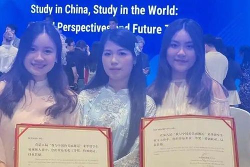 Cô gái Việt giành giải Nhất cuộc thi viết tại Trung Quốc
