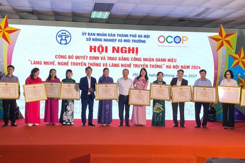 Hà Nội trao bằng công nhận 14 làng nghề, nghề truyền thống và làng nghề truyền thống