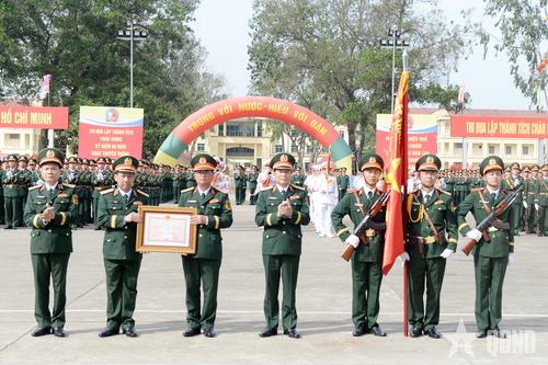 Trường Sĩ quan Lục quân 1 đón nhận Huân chương Bảo vệ Tổ quốc hạng Nhất