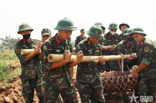 Di dời và hủy nổ thành công 1 quả bom lớn
