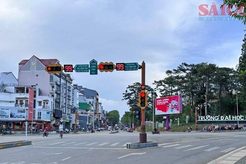 Điều tiết phương tiện theo tình hình thực tế tại các nút giao thông ở Đà Lạt