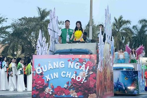 Hàng ngàn người tham gia lễ hội đường phố 'Carnival Quảng Ngãi xin chào!'