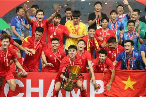 HLV Bồ Đào Nha khen bóng đá Việt Nam