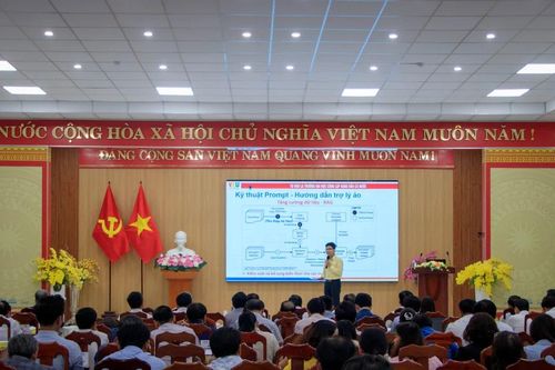 Phổ cập ứng dụng công nghệ và chuyển đổi số cho hơn 500 giáo viên ở Quảng Nam