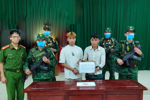 Bắt giữ 2 đối tượng tàng trữ trái phép chất ma túy