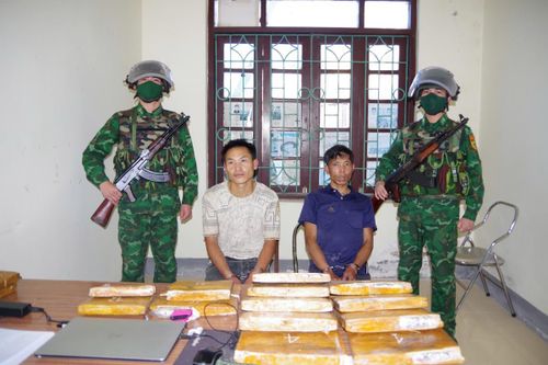 Bắt giữ 2 đối tượng vận chuyển trái phép số lượng lớn ma túy