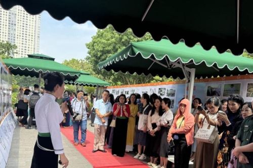Khắc họa Bác Hồ, sống lại chiến thắng Điện Biên và đại thắng mùa Xuân qua hai triển lãm tại TP HCM