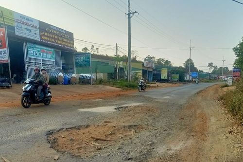 Tỉnh lộ 1 ở Đắk Nông xuống cấp, tiềm ẩn nguy cơ mất an toàn giao thông