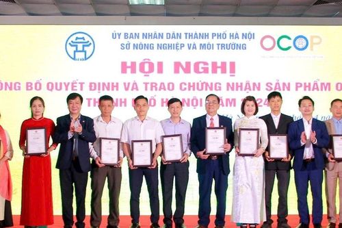 Hà Nội trao quyết định công nhận các danh hiệu làng nghề và chứng nhận sản phẩm OCOP cấp thành phố