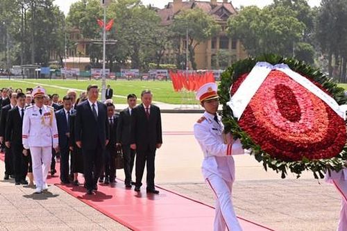 Tổng Bí thư, Chủ tịch nước Trung Quốc Tập Cận Bình vào Lăng viếng Chủ tịch Hồ Chí Minh