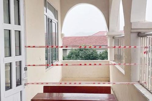 Vụ lan can rơi làm 3 nữ sinh nhập viện: Đặt trách nhiệm cao nhất với học sinh gặp nạn