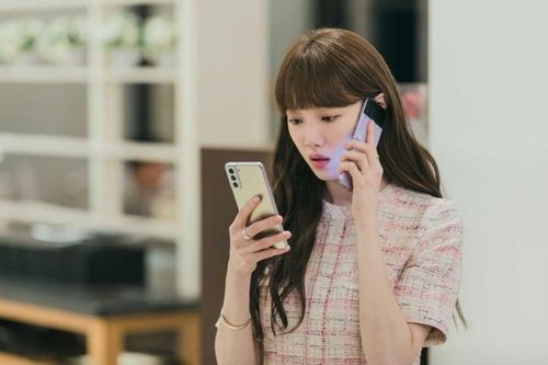 Không nên áp sát điện thoại vào tai khi nghe gọi