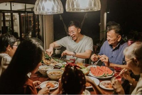 Vì sao có hiện tượng khát nước sau khi ăn nhà hàng?