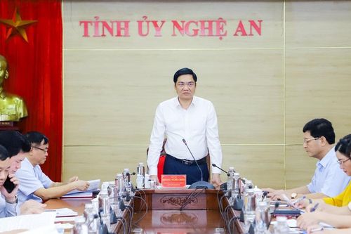 Thường trực Tỉnh ủy Nghệ An làm việc với các cơ quan tham mưu, giúp việc Tỉnh ủy