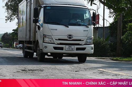 Đường Hồ Chí Minh qua Hương Khê hư hỏng nặng