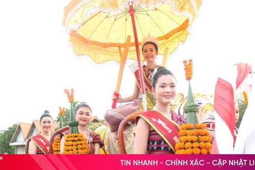 Tết cổ truyền Bunpimay rực rỡ sắc màu ở Lào