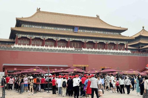 Trung Quốc kích cầu du lịch: Hoàn thuế cho du khách nước ngoài ngay khi mua hàng